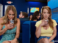 デカパイ, ヒール, キス, 淫乱熟女, 三人, パイ刷り, トイレ, ユニフォーム