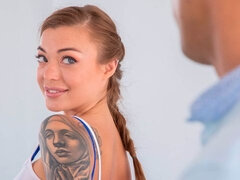 In den arsch, Arsch, Blasen, Handjob, Lecken, Muschi, Tätowierung, Jungendliche (18+)