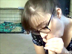 Amaterji, Analno, Fafanje, Fant, Oblečena ženska in nag moški, Lezbijke, Milf, Najstnice