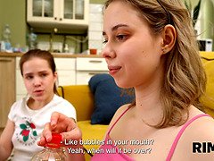 Anale, Bisessuale, Fetish, Donna donna uomo, Cucina, Leccare il buco del culo, Russa, Terzetto