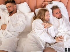 18, Perse, Iso kulli, Suihinotto, Luonnolliset tissit, Laiha, Teini, Tissit