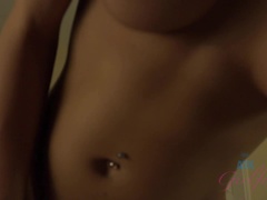 Mamada, Morena, Penetracion con dedos, Masturbacion con pies, Besar, Aceite, Orgasmo, Pov