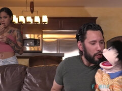 Azijci, Rit, Temnopolti, Družina, Medrasni seks, Naravne joške, Tetovaže, Joške