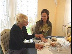 Gesztenyebarna, Leszbikus, Érett feleség, Tetkó