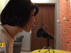 Azijci, Rjavolaska, Češka, Smešno, Hd, Orgazem, Kratki lasje, Joške