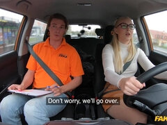 Amador amadora, Traseiro, Morena, Carrro, Europeu, Óculos, Ao ar livre cartaz de rua outdoor, Tetas