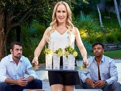 Culo grosso, Grande cazzo, Tette grandi, Bionda, Pompino, Da dietro, Interrazziale, Mamma che vorrei scoparmi