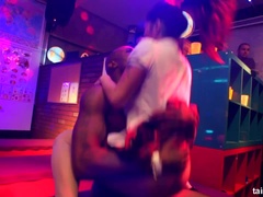 Negro, Grupo, Lesbiana, Lamidas, Estrella porno, Chupando, Maestra, Mojado