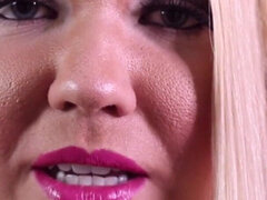 Χοντρή γυναίκα, Χύσιμο, Χύσιμο, Φυσικά βυζιά