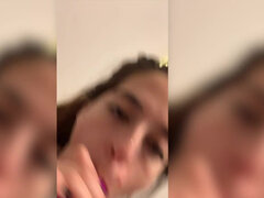 Brunetka, Dildo, Domowej roboty, Masturbacja, Cipka, Ogolona, Flirt, Cycki