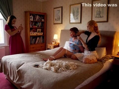 Restrainedelegance - Insta Friends