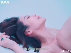 18 ans, Asiatique, Grosse bite, Sucer une bite, Brunette brune, Tir de sperme, Petite femme, Mamelons bombés