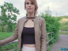 Fafanje, Denar, Naravne joške, V javnosti, Ven, Joške