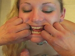 Hatalmas hátsó, Monumentális dákó, Tekintélyes didik, Szőke, Cumizás, Kutya póz, Vékony, Tini