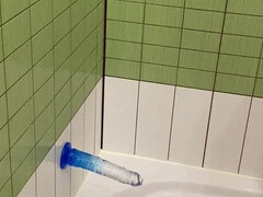 18, Dildoen, Fetisj, Rødtopp, Dusj, Alene, Tenåring