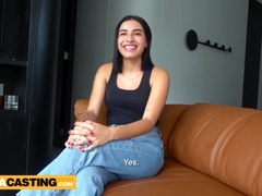 Fille latino, Adolescente