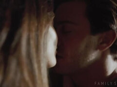 Κώλος, Υπνοδωμάτιο, Μεγάλα βυζιά, Πίπα, Μελαχροινή, Σε στάση σκύλου στα τέσσερα, Μητριά, Τατουάζ