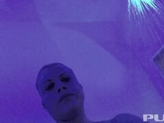 Gros seins, Blonde, Doigter, Masturbation, Douche, Tatouage, Allumeuse