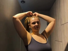 18 ans, Amateur, Blonde, Gode, Doigter, Seins naturels, Solo, Vibromasseur