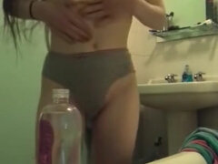 Enthousiasteling, Brits, Bruinharig, Masseren, Natuurlijk, Orgasme, Douche, Tieten likken