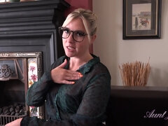 Stor røv, Store bryster, Blondine, Britisk, Briller, Hd, Mor jeg gerne vil kneppe, Lærer