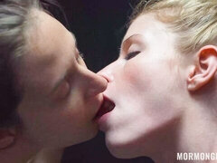 Amatőr, Ujjazás, Csókolózás, Leszbikus, Nyalás, Fehérnemű, Maszti, Nuni