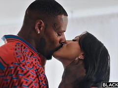 Grosse bite, Noire, Sucer une bite, Brunette brune, Noir ébène, Faciale, Interracial, Massage