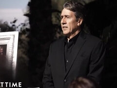 Iso perse, Gootti, Rankka, Luonnolliset tissit, Todellisuus, Rajua, Niellä, Tatuointi