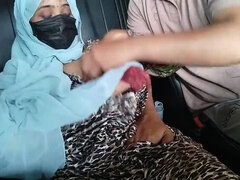 Pijpbeurt, Auto, Mollig, Aangekleed, Hd, Rijpe lesbienne, Moeder die ik wil neuken, Naakt