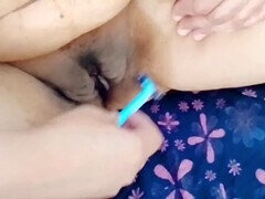 Steamy gal gets her boyfriend's help to trim her pussy