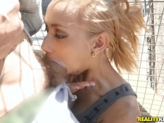 車, 顔射, 指いじり, キッチン, ハメ撮り, オマンコ, 現実, タトゥー