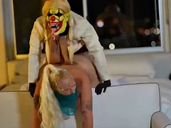 Μεγάλος πούτσος, Μεγάλα βυζιά, Ξανθιά, Πίπα, Χύσιμο, Μαλακία, Ώριμη, Βυζιά