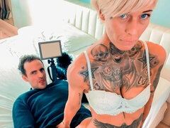 Grande cazzo, Bionda, Da dietro, Punto di vista pov, Capelli corti, Magra, Tatuaggi, Tette
