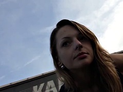 Braunhaarige, Auto, Spermaladung, Hardcore, Pov, Rasiert, Ablutschen, Titten