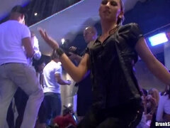 Amatéři, Brunetka, Oblečené, Skupina, Lesbické, Swingers, Kozičky, Vlhká