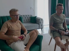 Amatør, Kukk suging, Hanrei, Sæd i munnen, Ansiktssperm, Ektemann, Tattovering, Kone