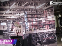 Blondynka, Płeć żeńska, Masturbacja, Naturalne cycki, Publiczny, Solo, Pończochy, Flirt