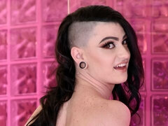 Enthousiasteling, Zwart, Bruinharig, Mollig, Vingeren, Masturbatie, Geschoren, Tatoeage