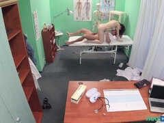 Amateur, Sucer une bite, Médecin, En levrette, Léchez, Bureau, Huilée, Mouillée