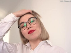 Sucer une bite, Habillées, Mignonne, Lunettes, Rasée, Jarretelles, Adolescente, Nénés