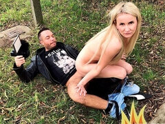 Grande cazzo, Bionda, Pompino, Macchina, Da dietro, Leccata, All'aperto, Pubblico
