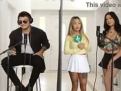 큰 엉덩이, 금발의, 오랄섹스, 도기스타일, 두여자와 한남자, Hd, 타는, 문신