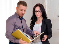 Πίπα, Μελαχροινή, Σε στάση σκύλου στα τέσσερα, Γυαλιά, Ρώσος, Ξυρισμένη, Κοκκαλιάρης