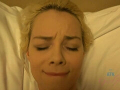 Amatéři, Blondýna, Kuřba, Creampie, Přítelkyně, Pička, Tetování, Kozičky