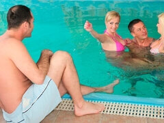 Duży tyłek, Duży kutas, Duże cycki, Blondynka, Obciąganie, Styl na pieska, Sex w czwórkę, Chudy