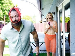 Stor rumpe, Stor kukk, Store pupper, Bikini, Blond, Kukk suging, Bakfra, Milf