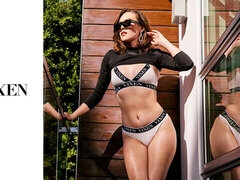 Gros cul, Grosse bite, Sucer une bite, En levrette, Naturelle, Seins naturels, Adolescente, Nénés