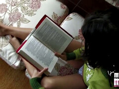 Gros seins, Brunette brune, Pieds, Domestique, Chatte, Softcore, Allumeuse, Adolescente