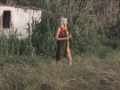 Blondína, Auto, Bradavky, Nahé, Sólo