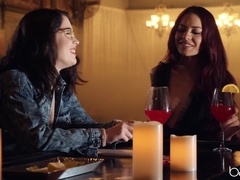 Rumpa, Klubb, Fingering, Kysser, Lesbisk, Slick, Naturliga tuttar, Tuttar